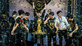 T1力克C9锁定小组出线，Faker瑞兹关键大招定乾坤