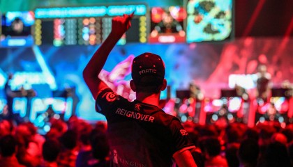 LPL选手消极比赛引发联盟官方调查，管泽元预测T1对战IG入围赛结果